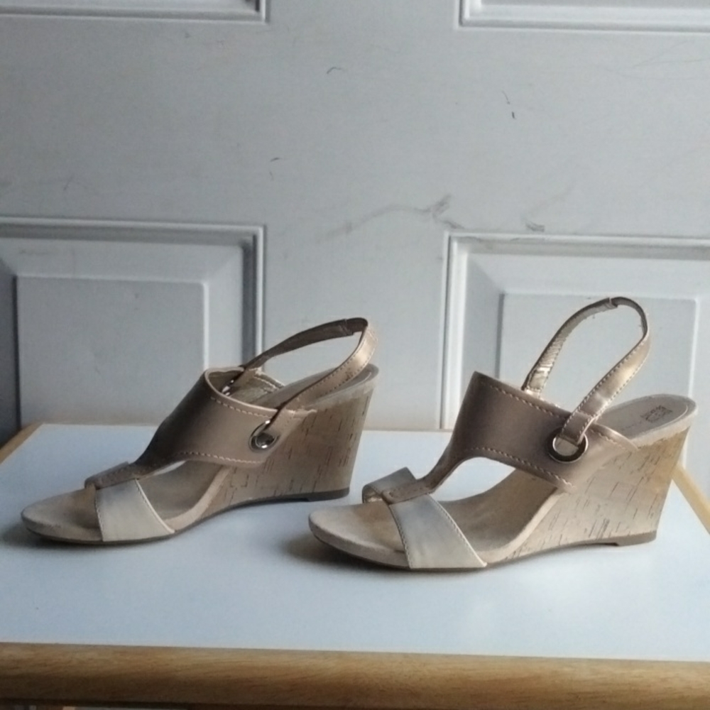 NWOT Anne Klein Wedge Shoe/Sandals sz6 Med
